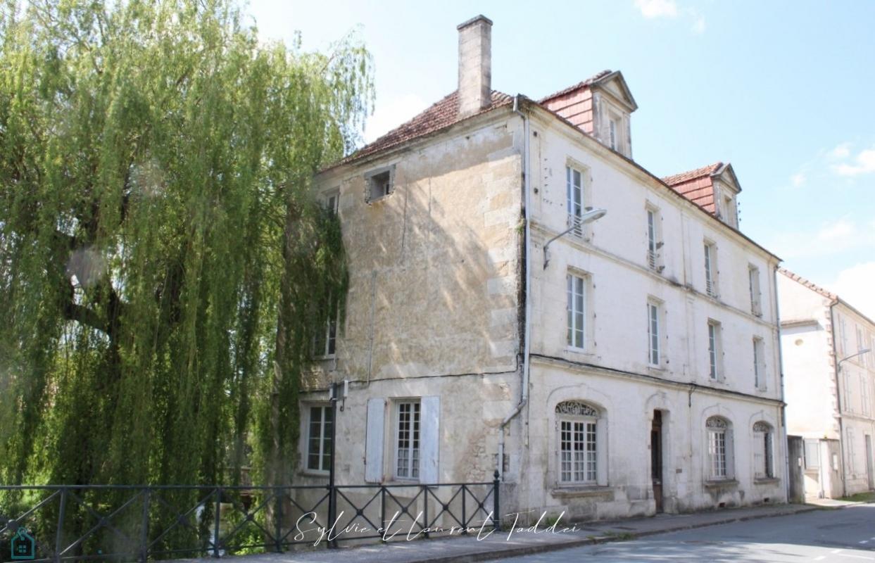 Maison 17 pièces 330 m² Barbezieux-Saint-Hilaire