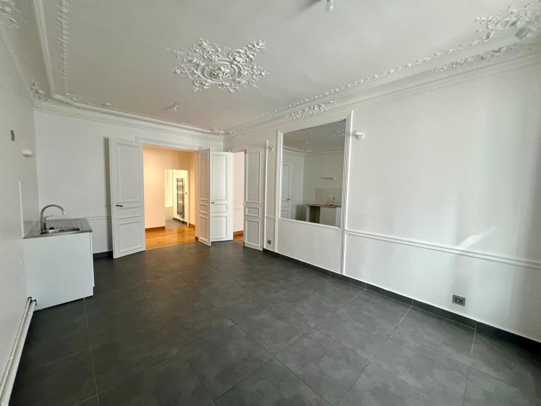 Appartement a louer paris-9e-arrondissement - 5 pièce(s) - 151 m2 - Surfyn