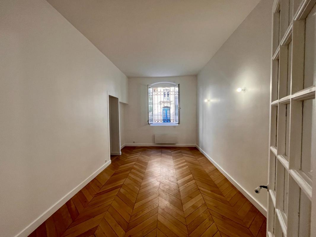 Appartement a louer paris-8e-arrondissement - 3 pièce(s) - 98 m2 - Surfyn