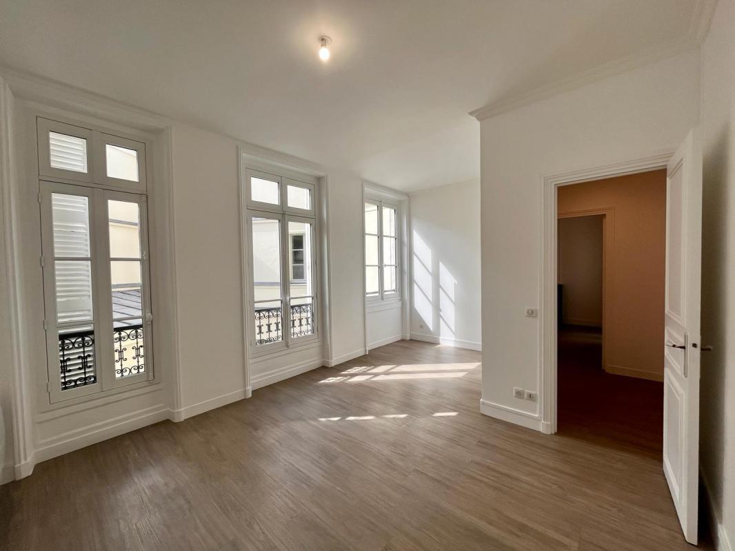 Appartement a louer paris-8e-arrondissement - 4 pièce(s) - 106 m2 - Surfyn