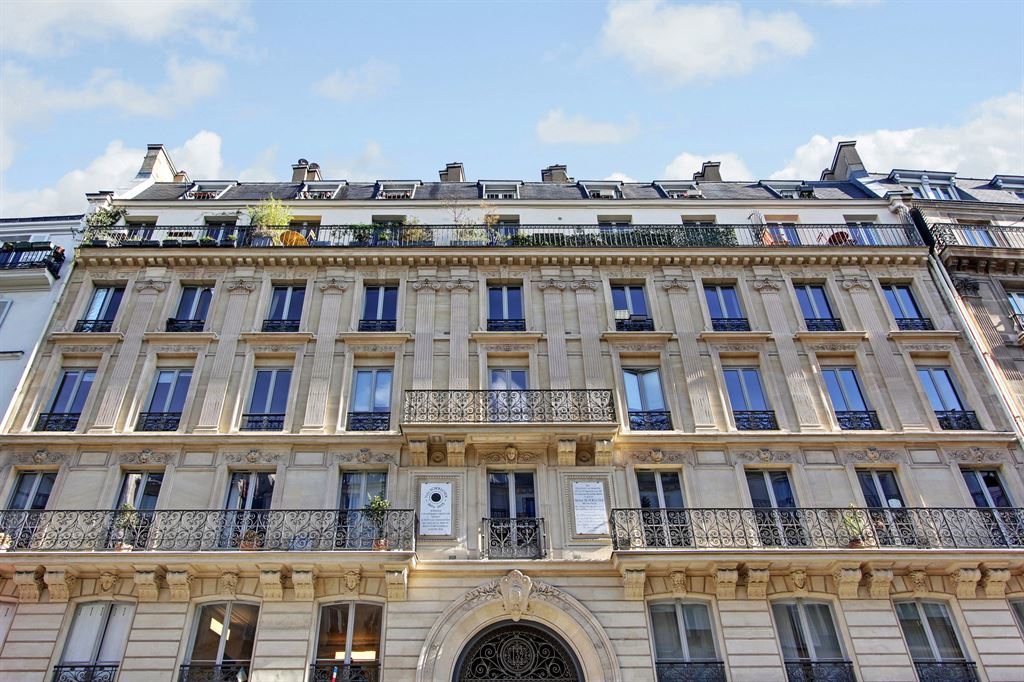 Appartement a louer paris-10e-arrondissement - 5 pièce(s) - 145 m2 - Surfyn