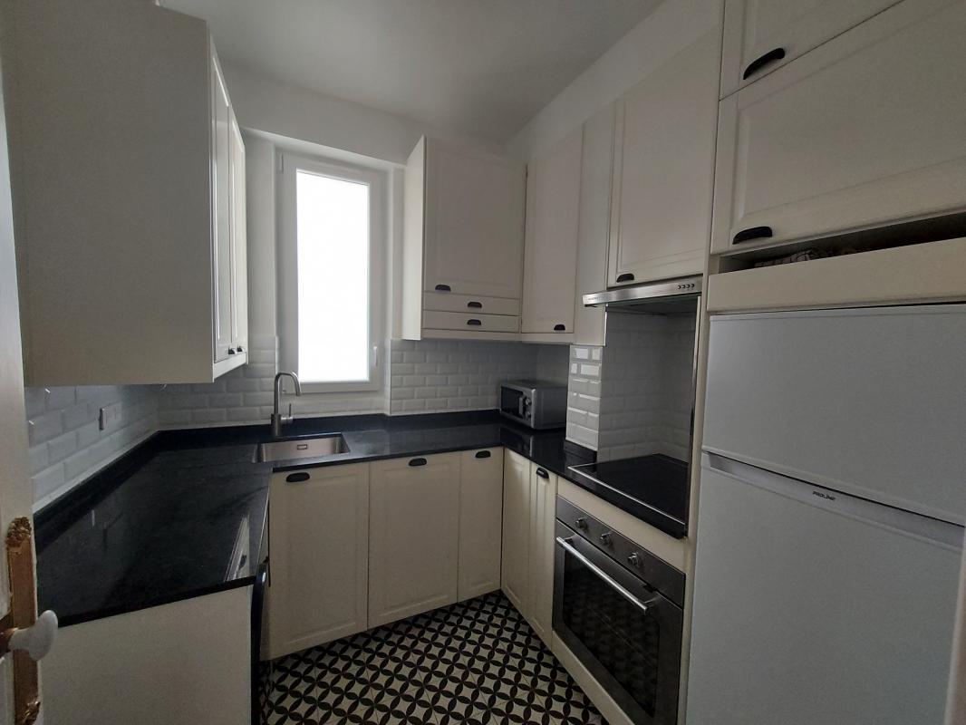 Appartement a louer paris-18e-arrondissement - 3 pièce(s) - 47 m2 - Surfyn