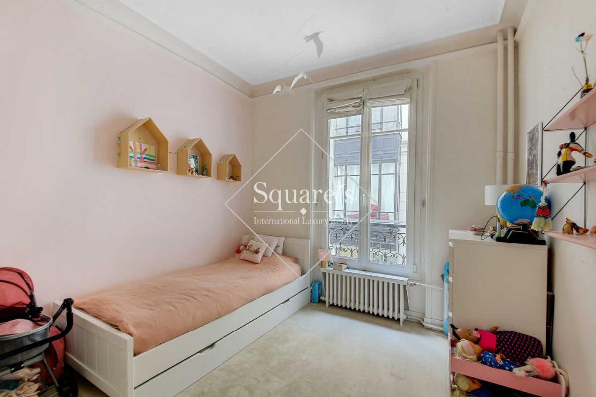 Appartement a louer paris-18e-arrondissement - 5 pièce(s) - 107 m2 - Surfyn