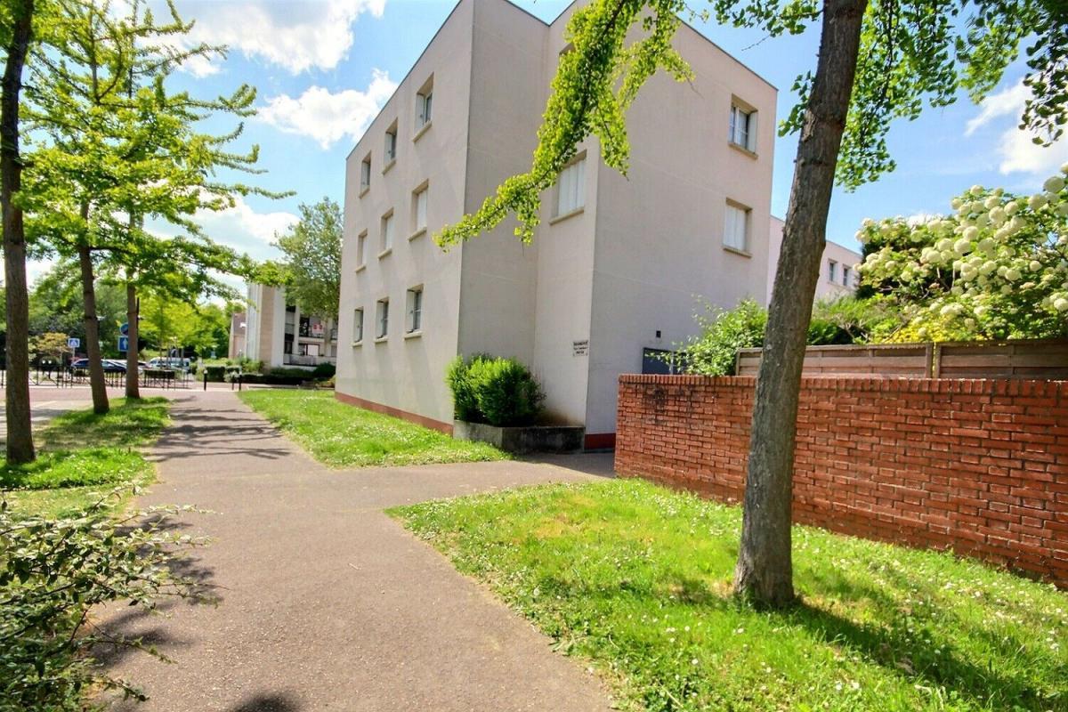Appartement 4 pièces 80 m² Voisins-le-Bretonneux