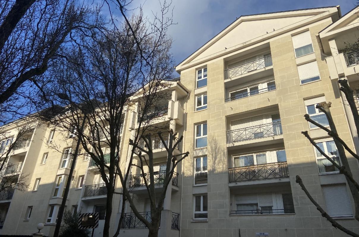 Appartement a louer  - 4 pièce(s) - 102 m2 - Surfyn