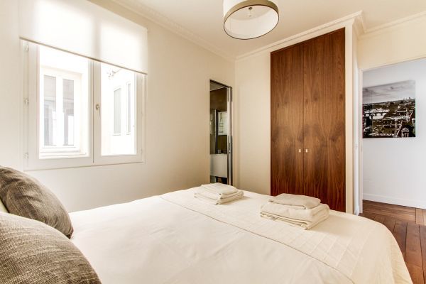 Appartement a louer paris-8e-arrondissement - 3 pièce(s) - 100 m2 - Surfyn