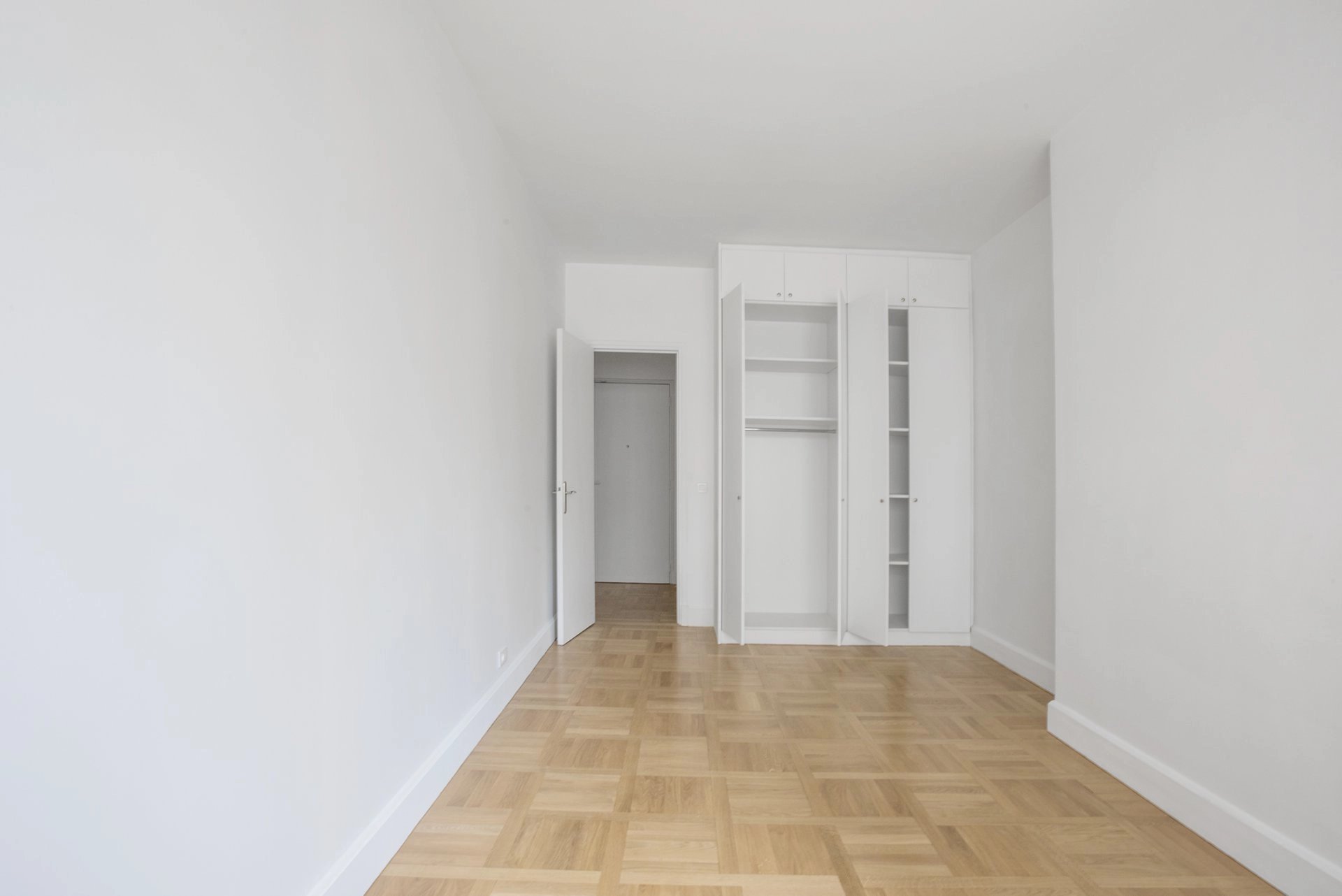 Appartement a louer paris-16e-arrondissement - 4 pièce(s) - 150 m2 - Surfyn