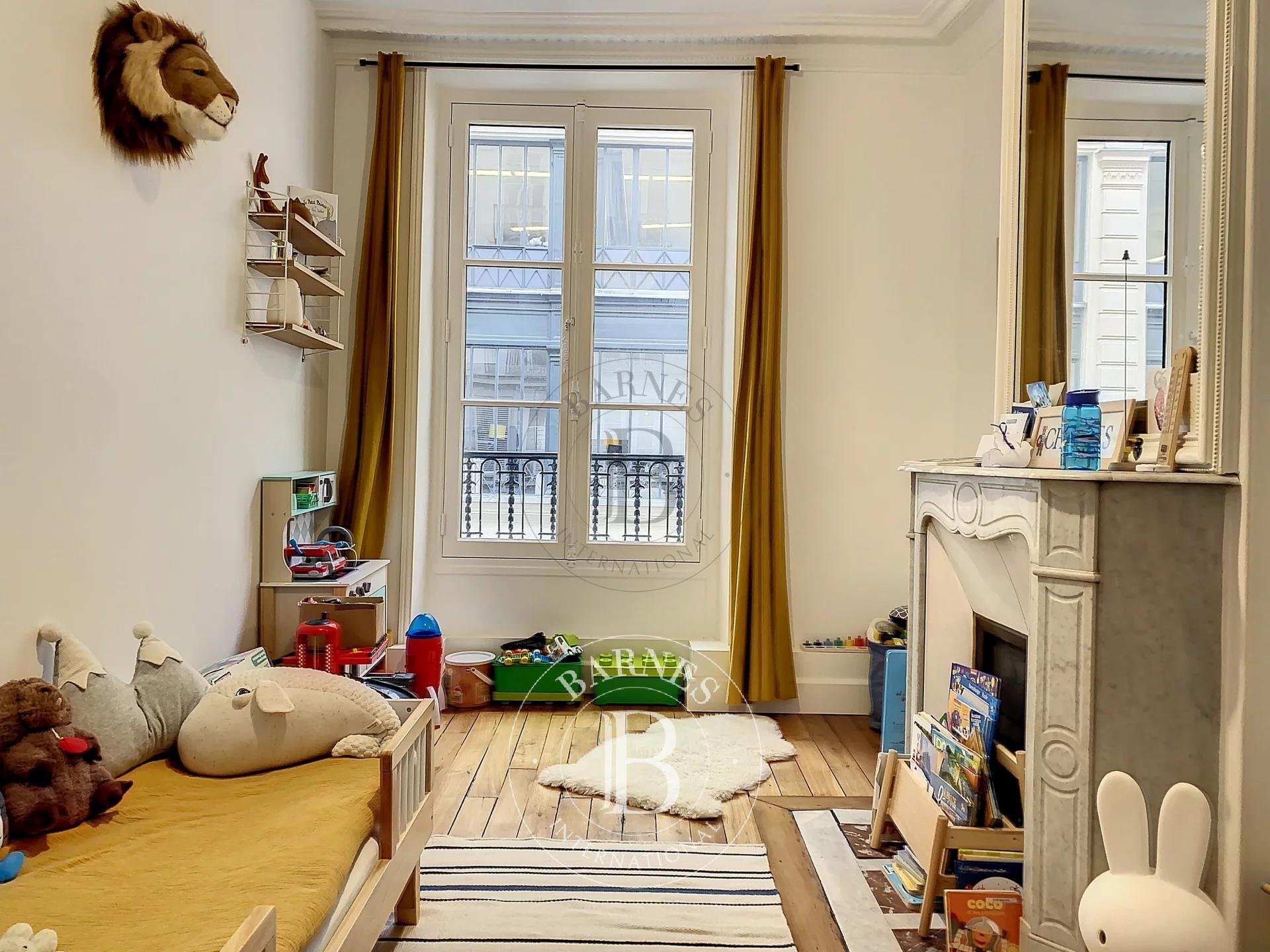Appartement a louer paris-10e-arrondissement - 5 pièce(s) - 128 m2 - Surfyn