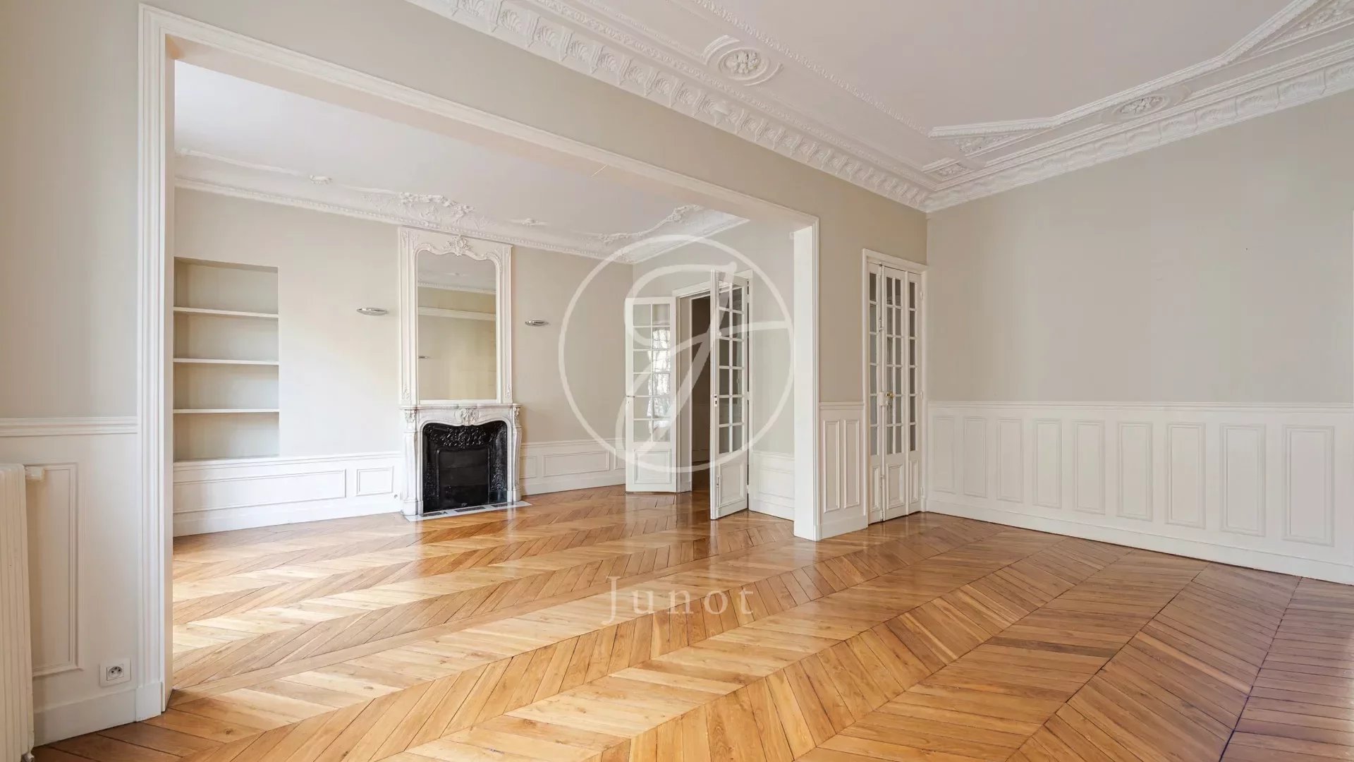 Appartement a louer paris-18e-arrondissement - 5 pièce(s) - 144.06 m2 - Surfyn