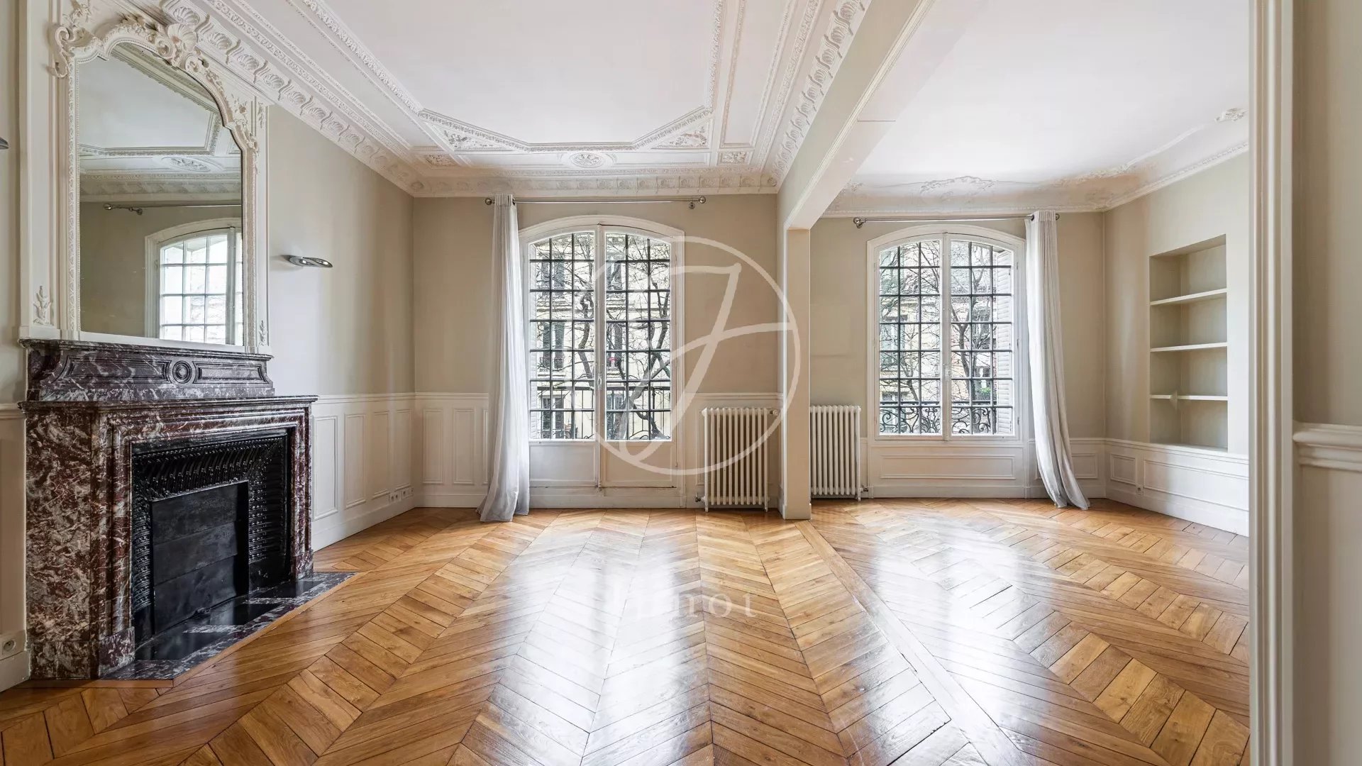Appartement a louer paris-18e-arrondissement - 5 pièce(s) - 144.06 m2 - Surfyn