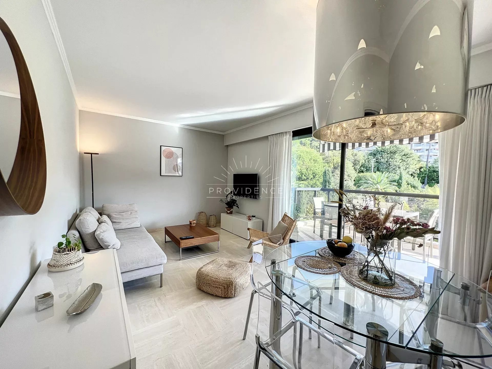 Location meublée - Sublime appartement 2 pièces avec piscine et tennis - Cannes