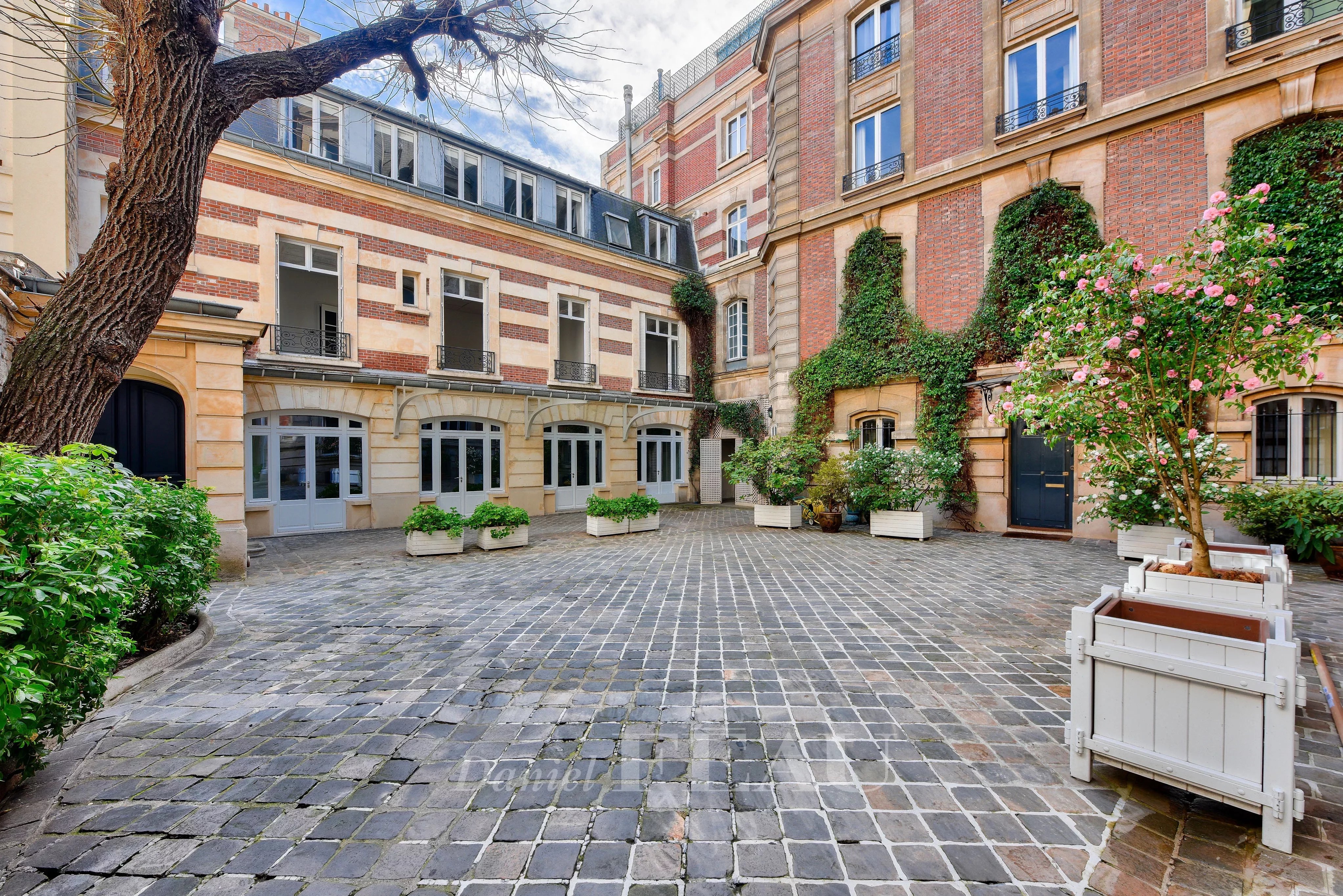 Appartement 2 pièce(s) 66 m²à vendre Paris-7e-arrondissement