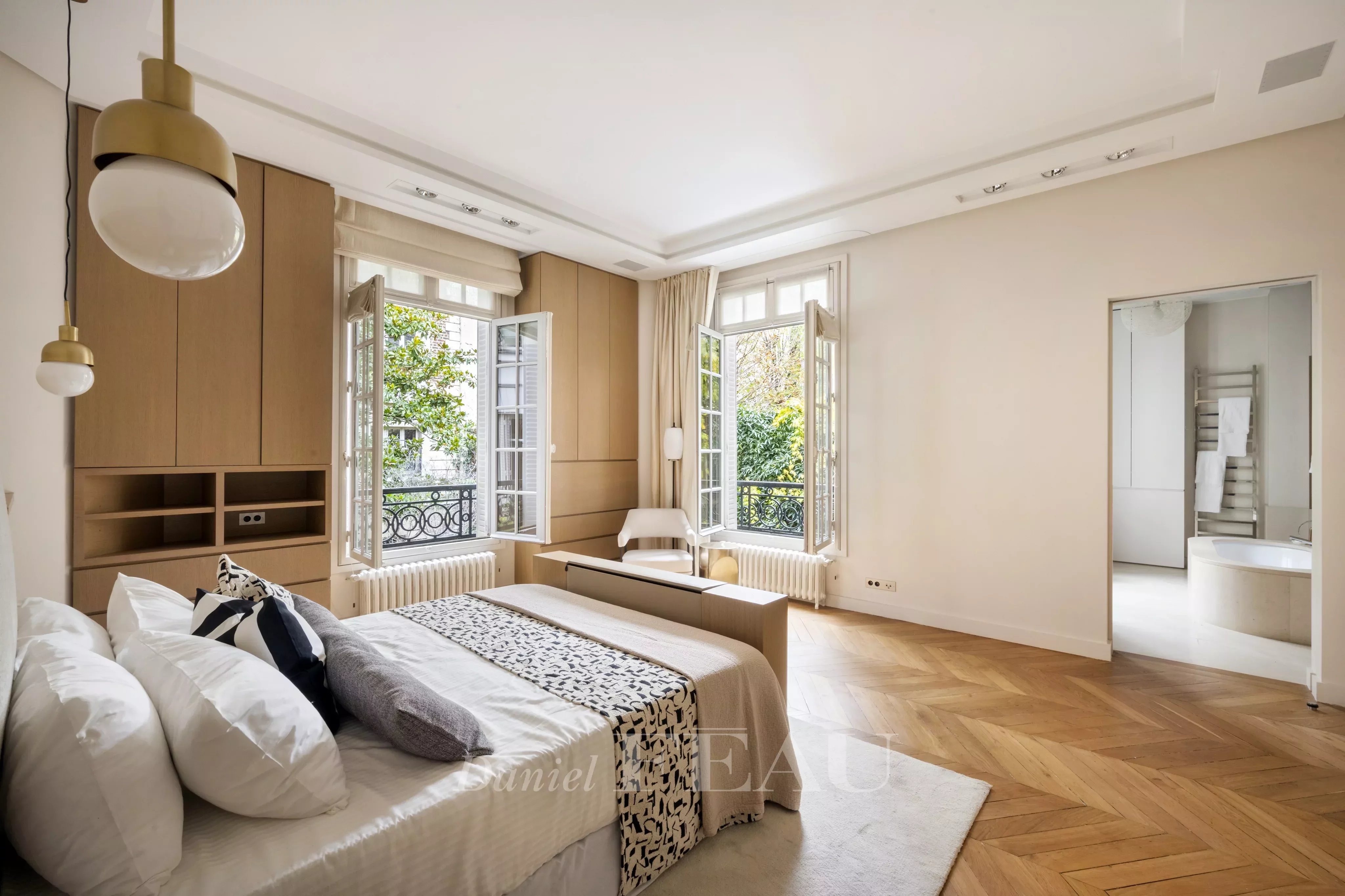 Maison a louer paris-7e-arrondissement - 10 pièce(s) - 350 m2 - Surfyn