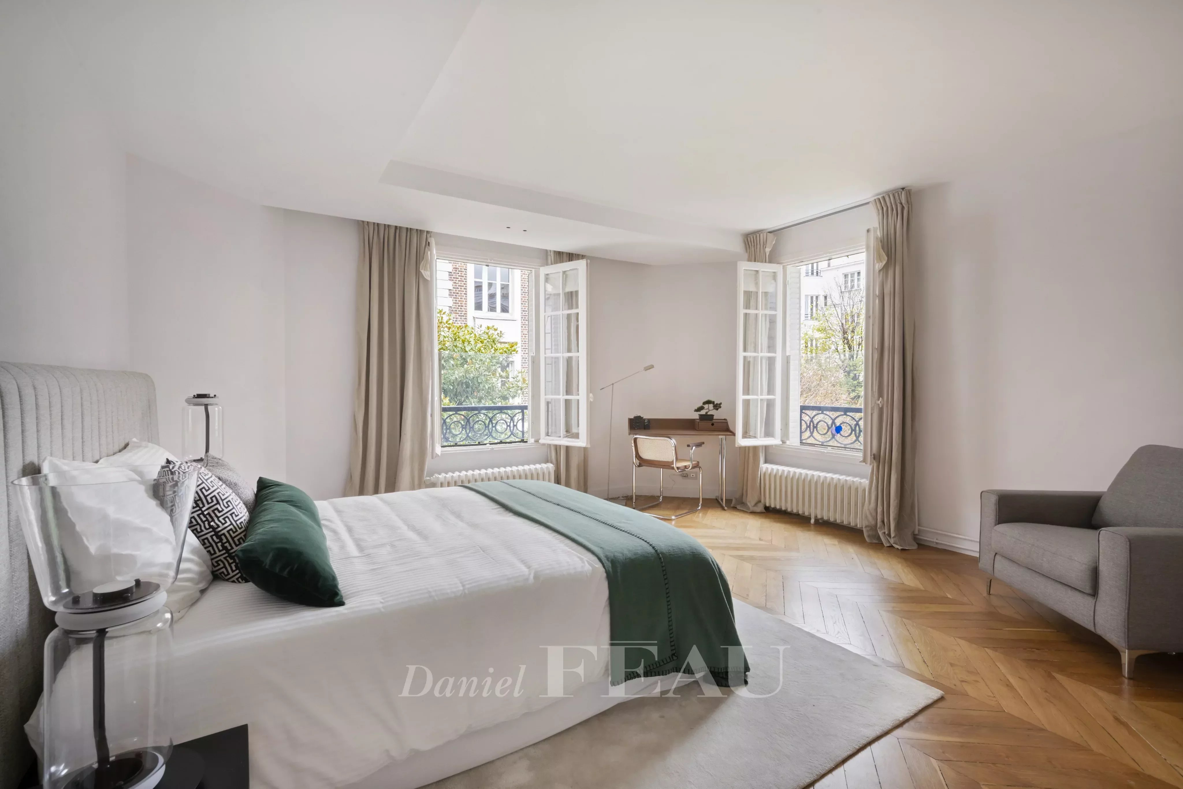 Maison a louer paris-7e-arrondissement - 10 pièce(s) - 350 m2 - Surfyn