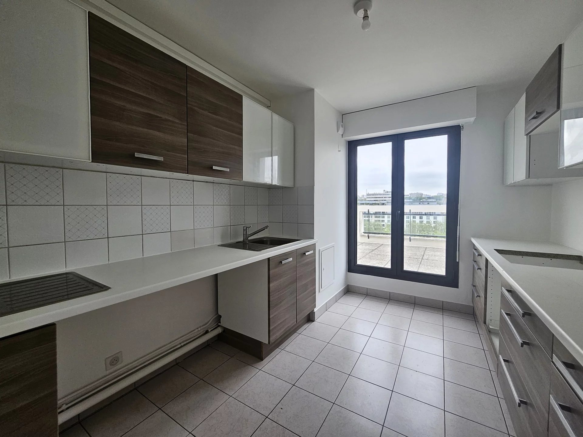 Appartement a louer paris-19e-arrondissement - 5 pièce(s) - 112 m2 - Surfyn