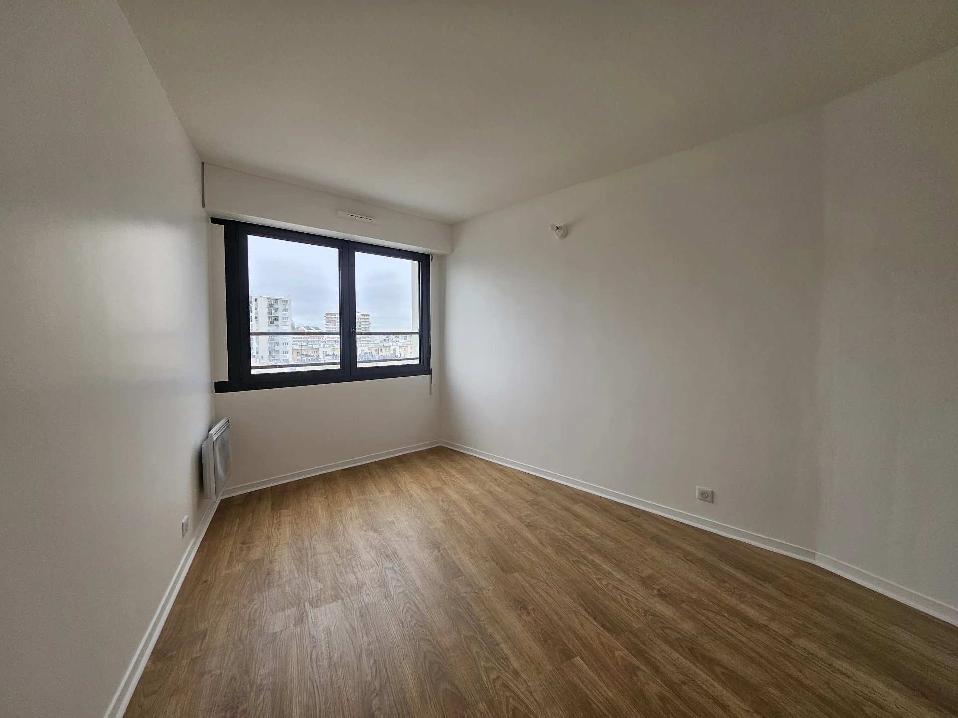 Appartement a louer paris-19e-arrondissement - 5 pièce(s) - 112 m2 - Surfyn