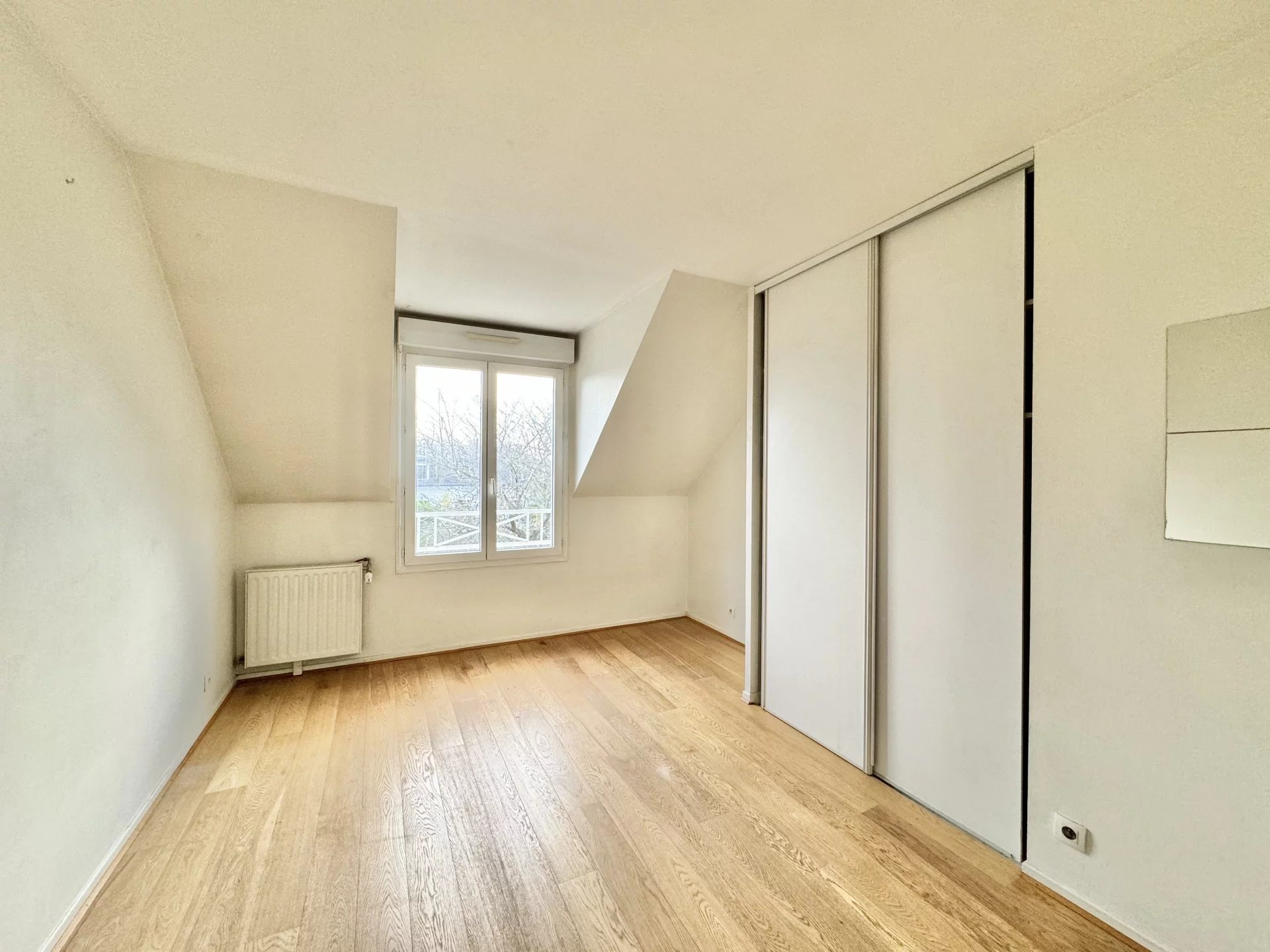 Appartement a louer  - 5 pièce(s) - 127.4 m2 - Surfyn