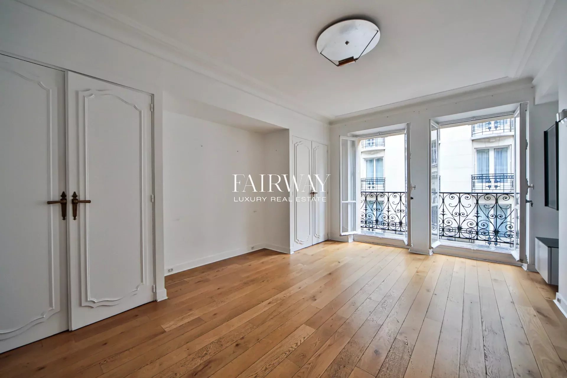 Appartement a louer paris-8e-arrondissement - 5 pièce(s) - 131 m2 - Surfyn
