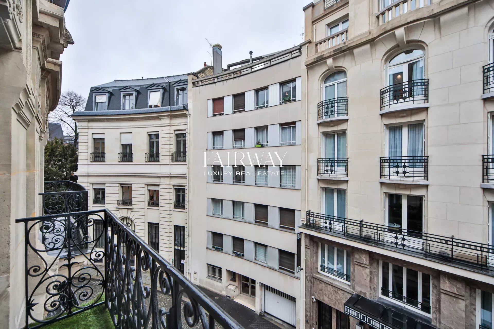 Appartement a louer paris-8e-arrondissement - 5 pièce(s) - 131 m2 - Surfyn