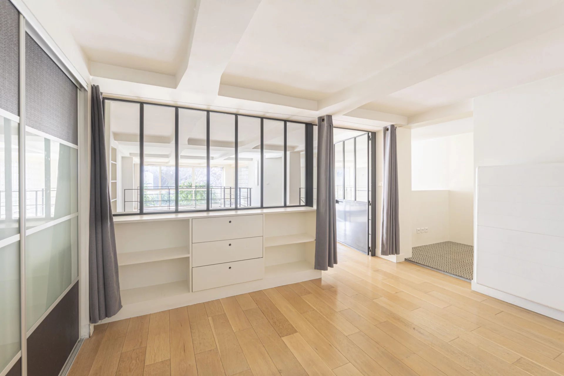 Appartement a louer paris-17e-arrondissement - 5 pièce(s) - 161.06 m2 - Surfyn