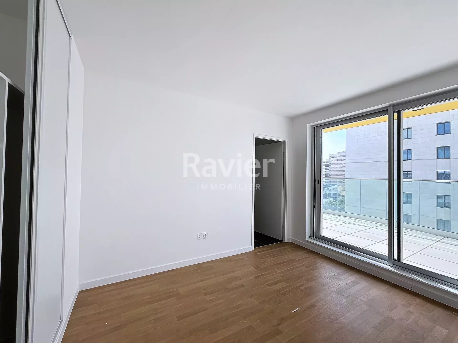 Appartement a louer  - 4 pièce(s) - 126.1 m2 - Surfyn