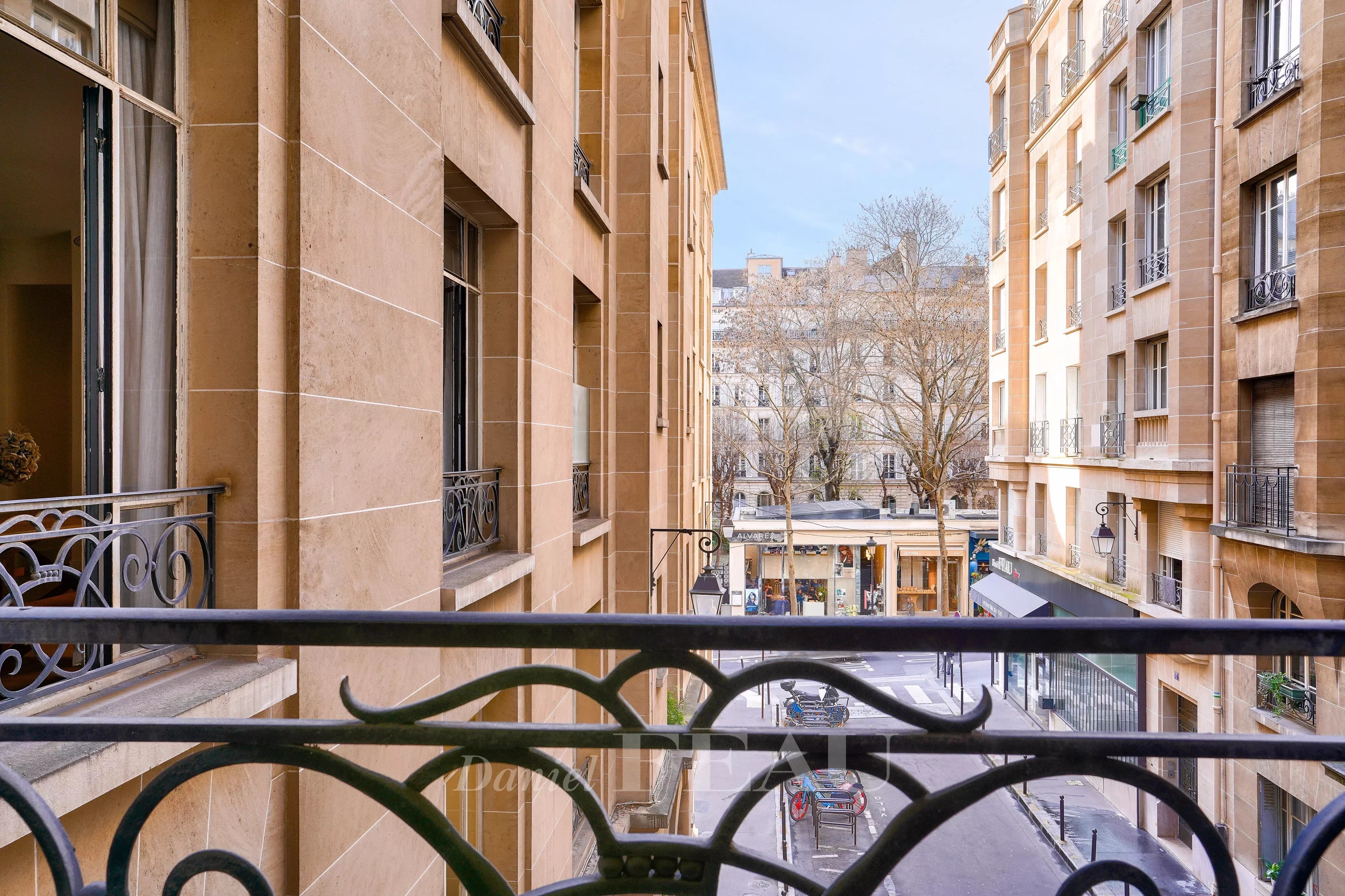 Appartement a louer paris-9e-arrondissement - 4 pièce(s) - 140 m2 - Surfyn