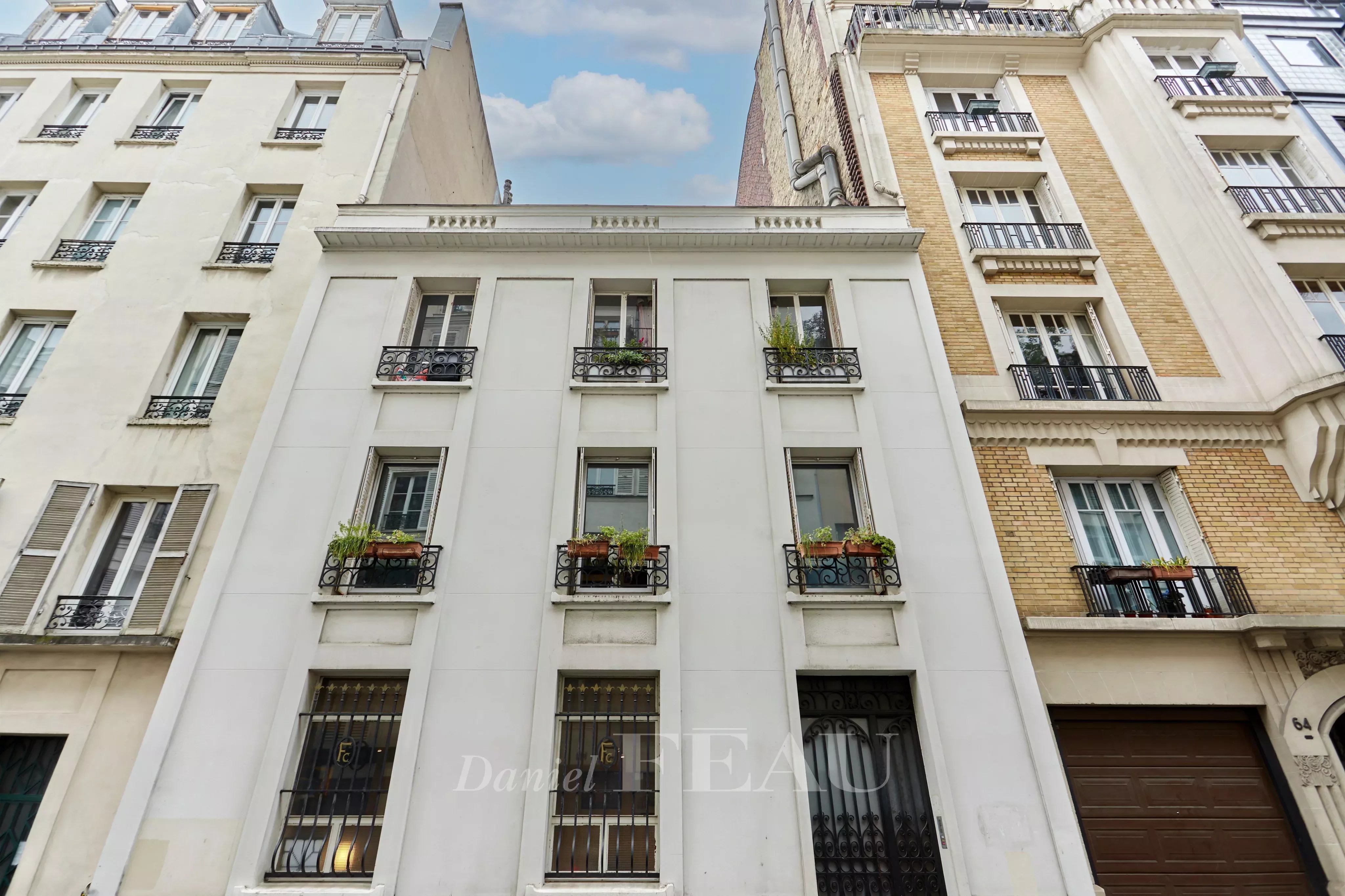Maison a louer paris-17e-arrondissement - 11 pièce(s) - 300 m2 - Surfyn