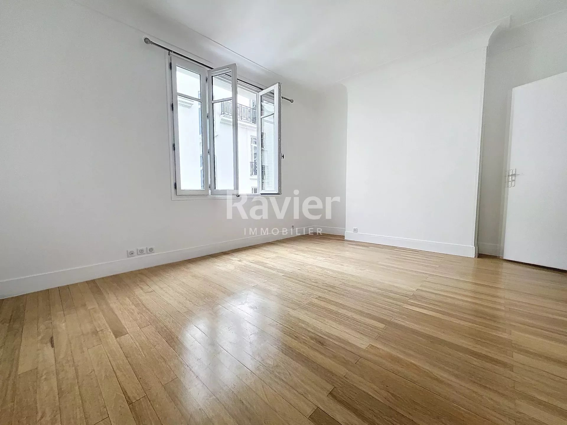 Appartement a louer paris-8e-arrondissement - 4 pièce(s) - 105.4 m2 - Surfyn