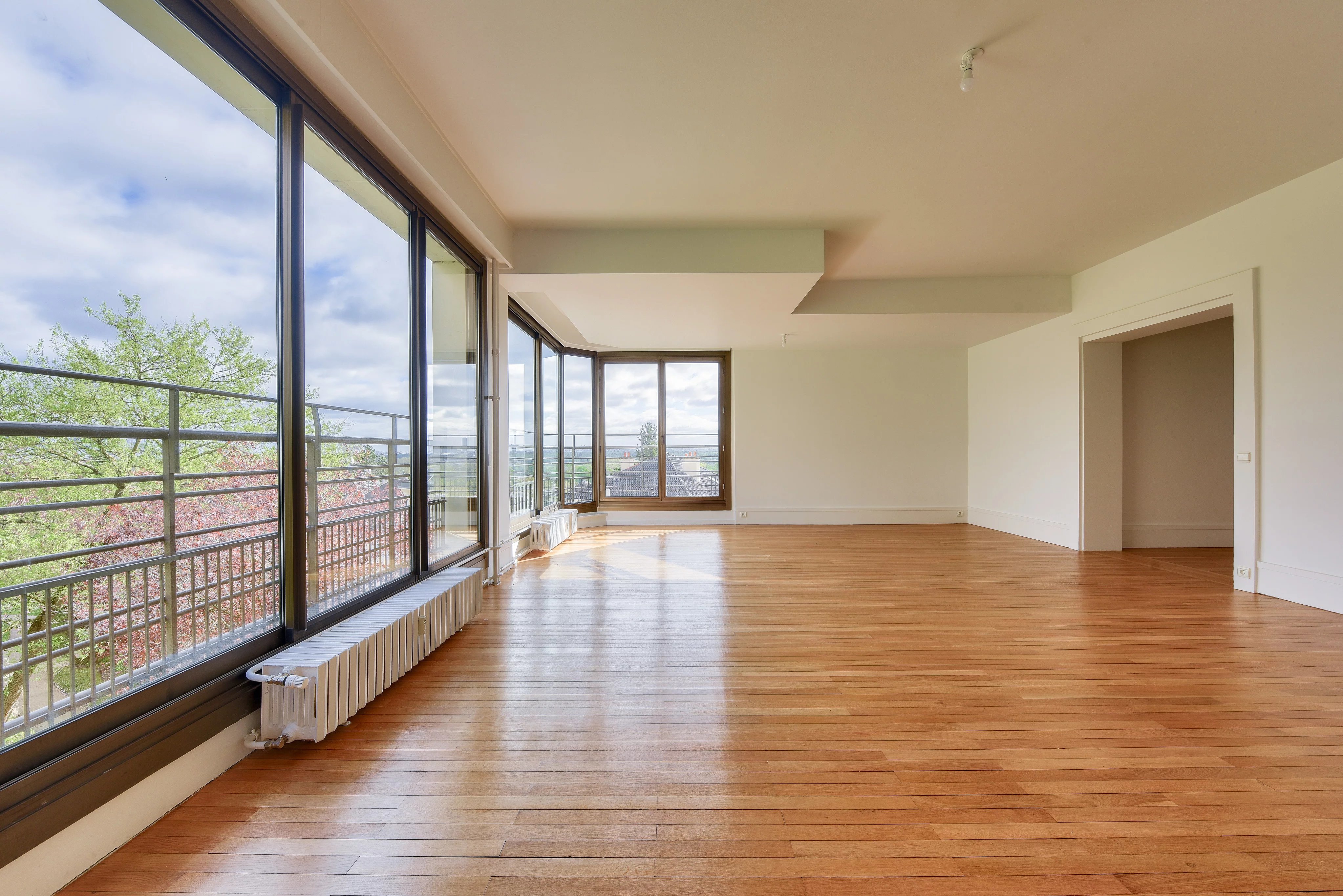 Appartement a louer  - 4 pièce(s) - 170.6 m2 - Surfyn