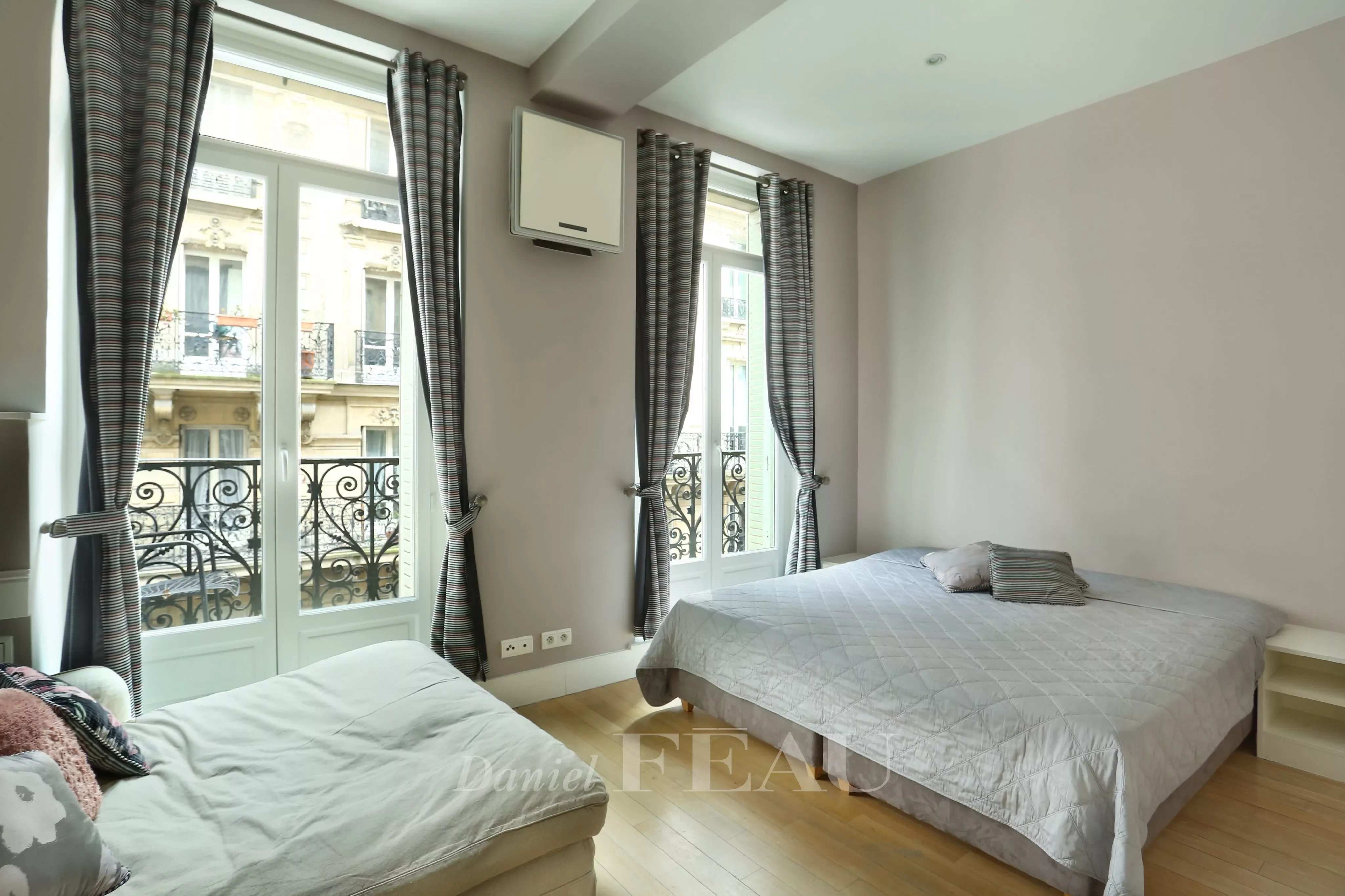 Appartement a louer paris-6e-arrondissement - 5 pièce(s) - 156.17 m2 - Surfyn