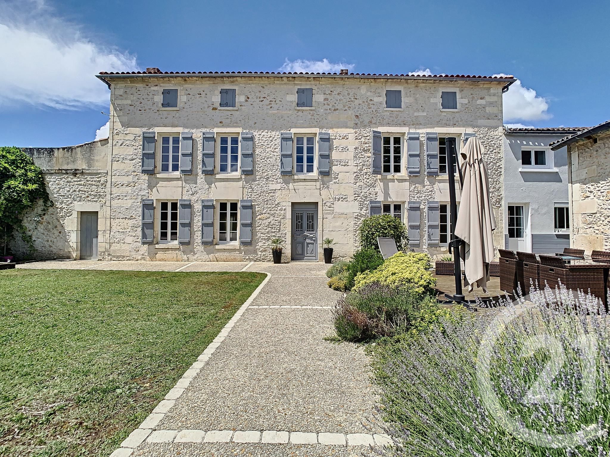 Maison 7 pièces 260 m² Bourg-Charente