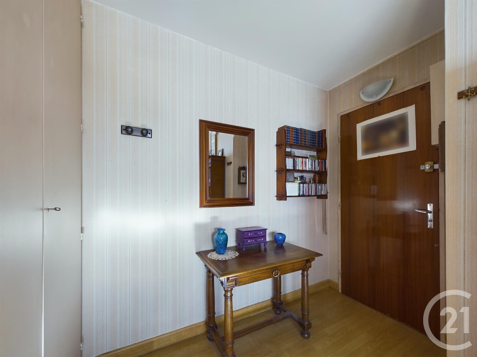 Appartement a vendre  - 1 pièce(s) - 27.74 m2 - Surfyn