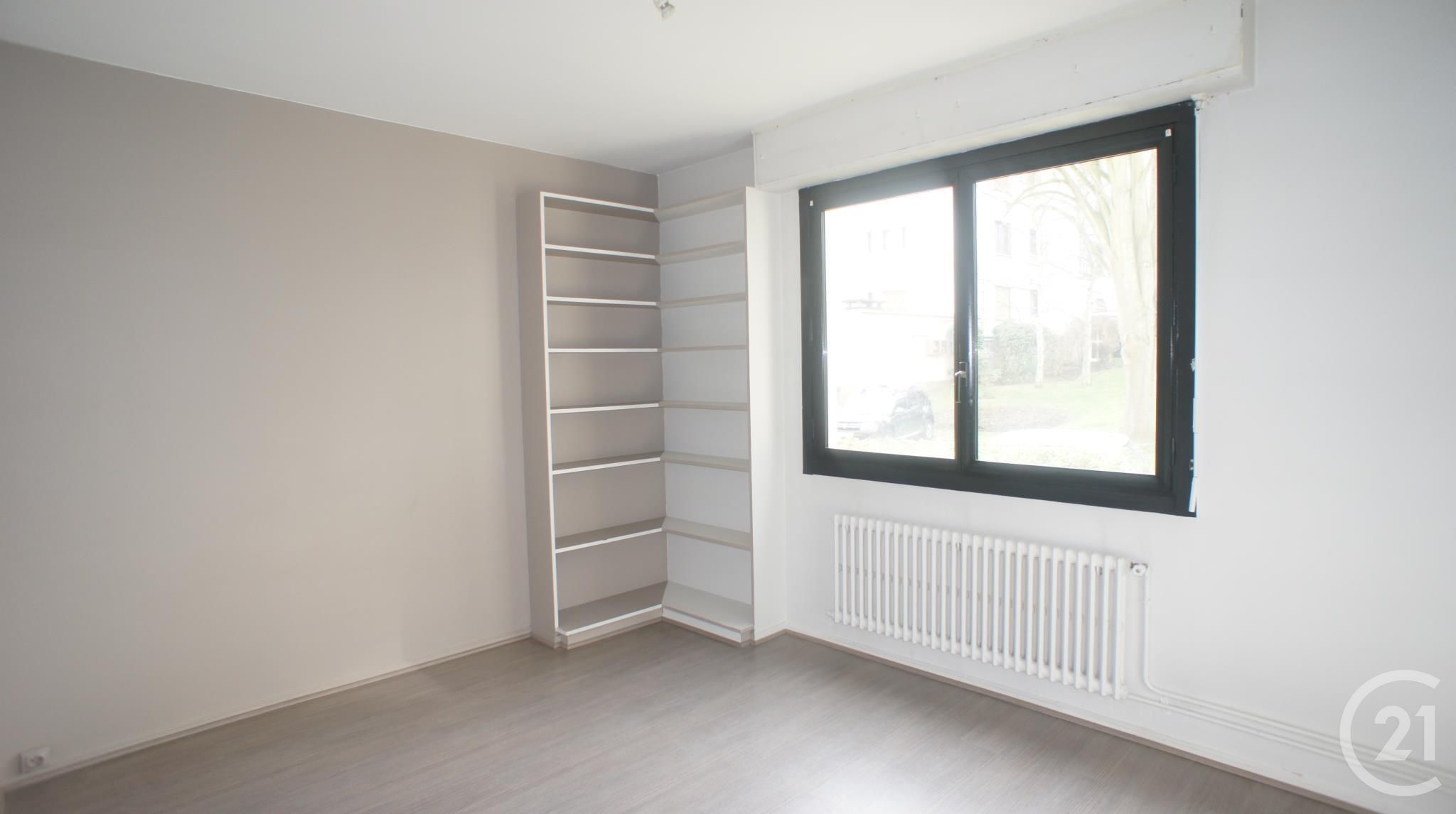 Appartement a louer  - 5 pièce(s) - 102.16 m2 - Surfyn