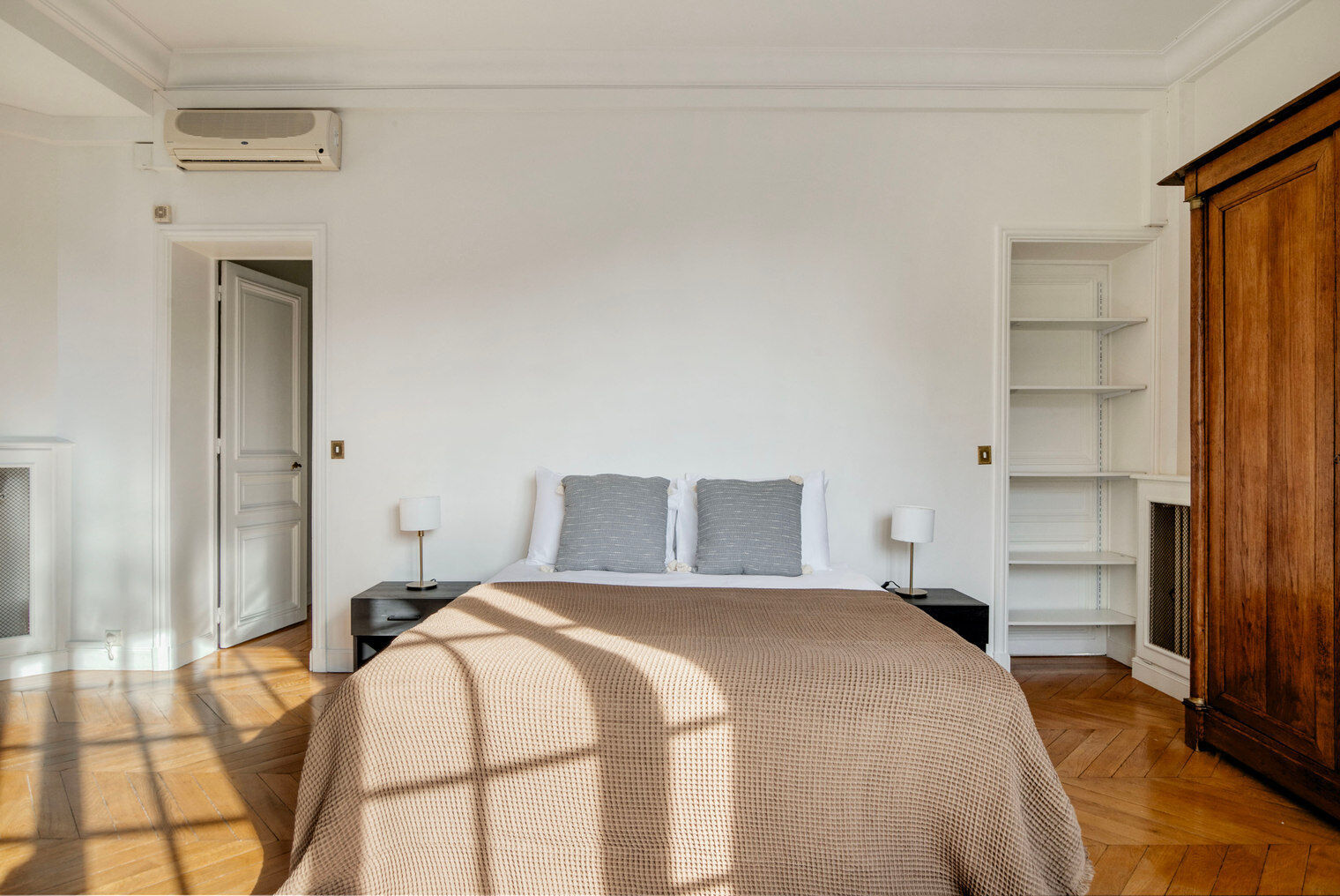 Appartement a louer paris-8e-arrondissement - 4 pièce(s) - 174 m2 - Surfyn