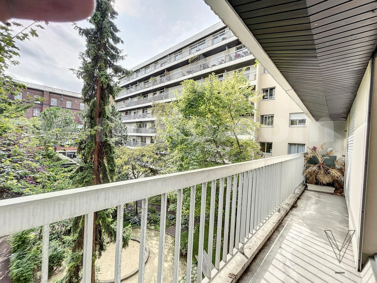Appartement a louer paris-11e-arrondissement - 5 pièce(s) - 95.72 m2 - Surfyn