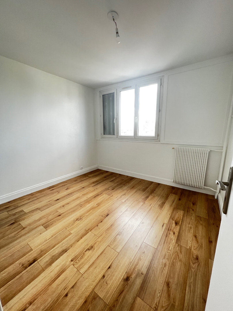 Appartement a louer  - 4 pièce(s) - 90.1 m2 - Surfyn