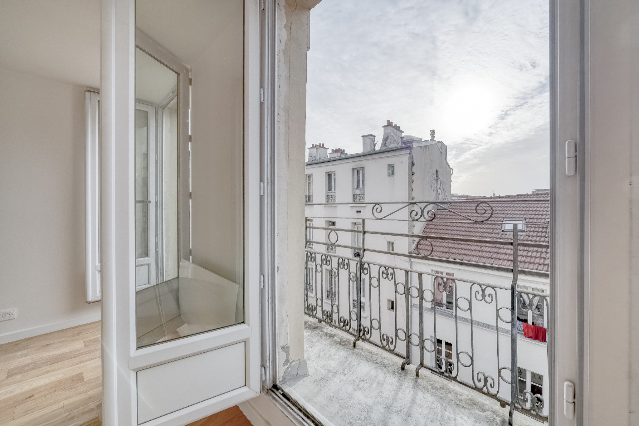 Appartement a louer paris-18e-arrondissement - 4 pièce(s) - 112 m2 - Surfyn