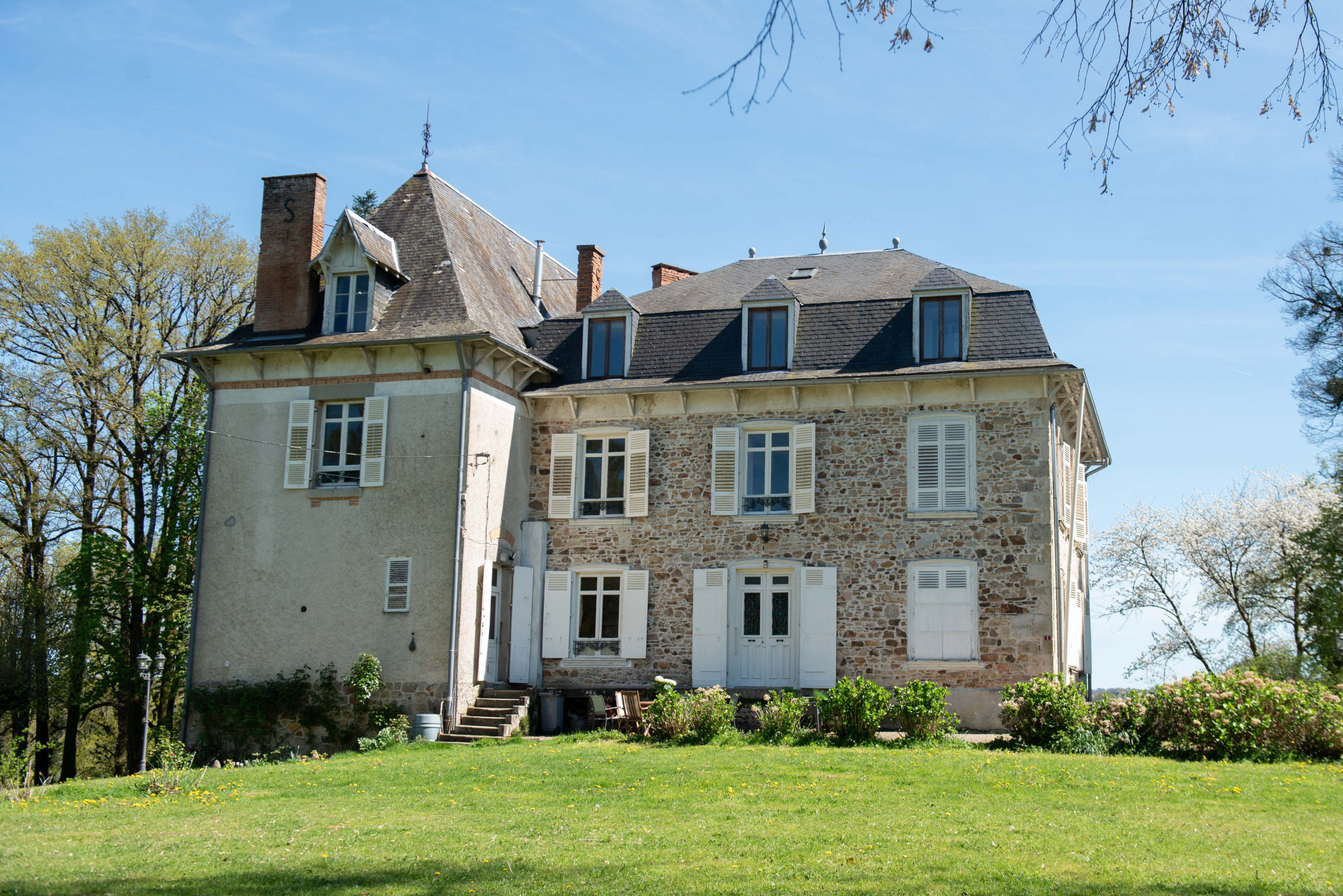 Maison 12 pièces 720 m² Saint-Yrieix-la-Perche