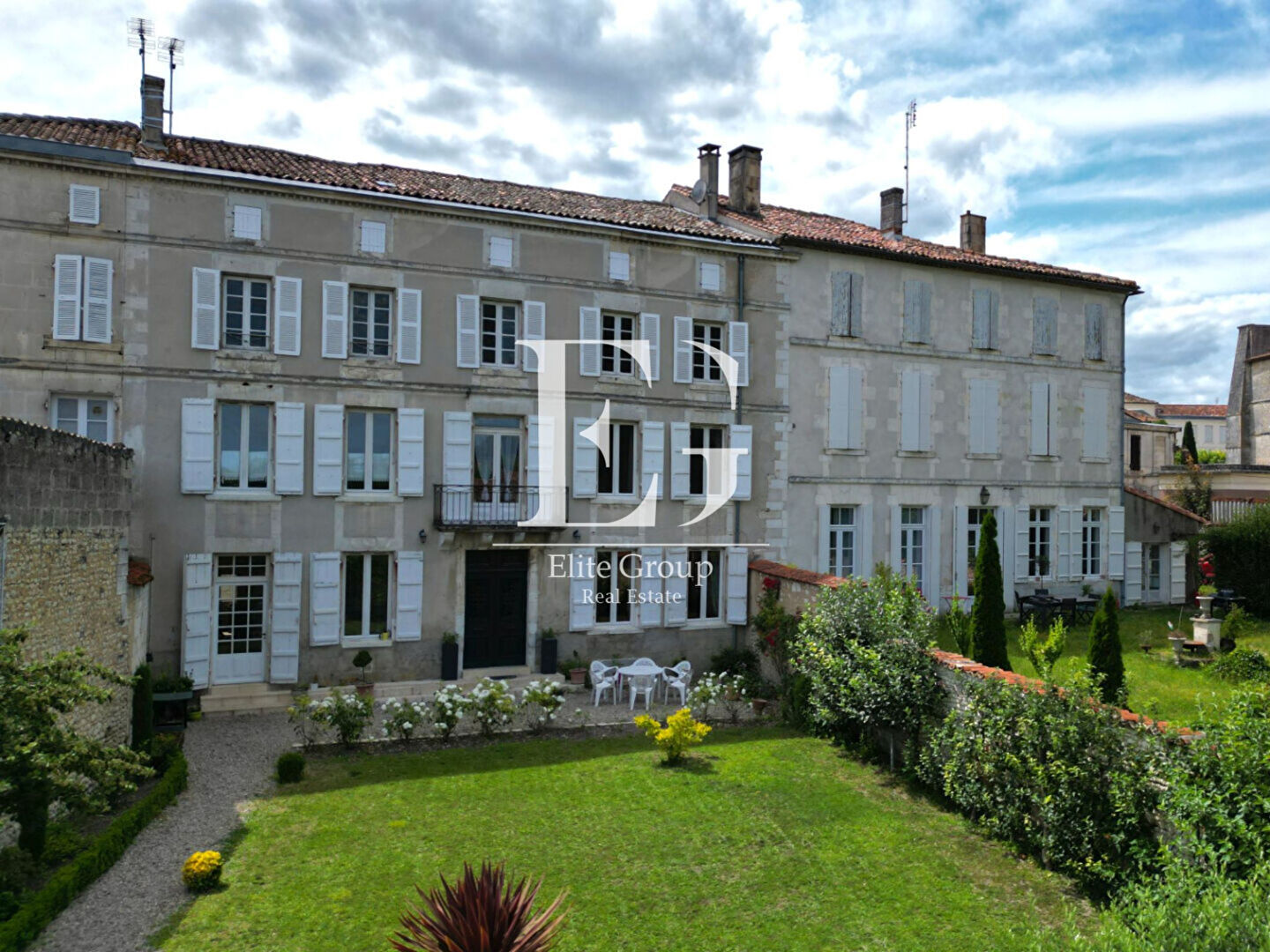 Maison 12 pièces 389 m² Barbezieux-Saint-Hilaire