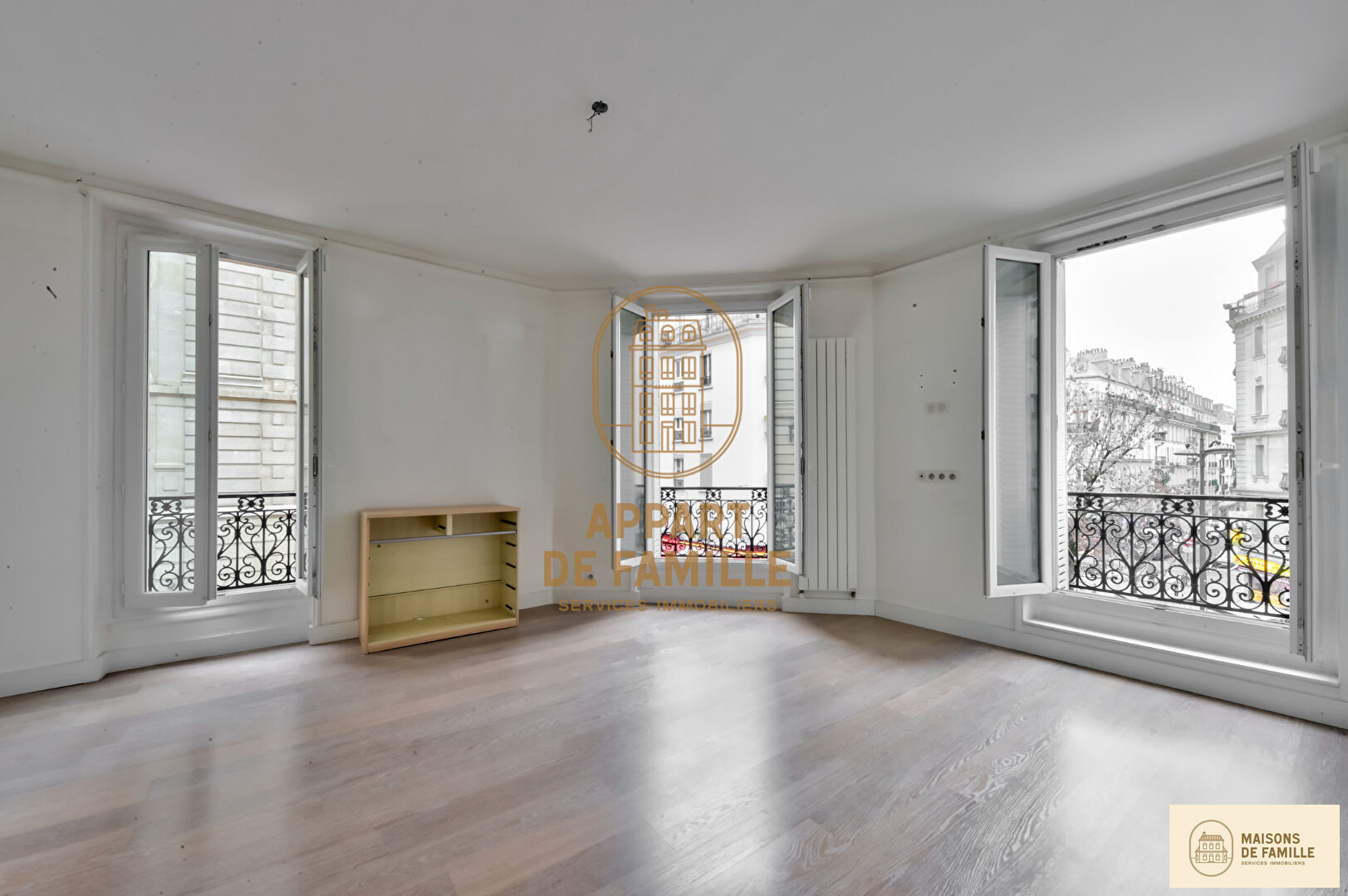 Appartement a louer paris-18e-arrondissement - 5 pièce(s) - 102 m2 - Surfyn