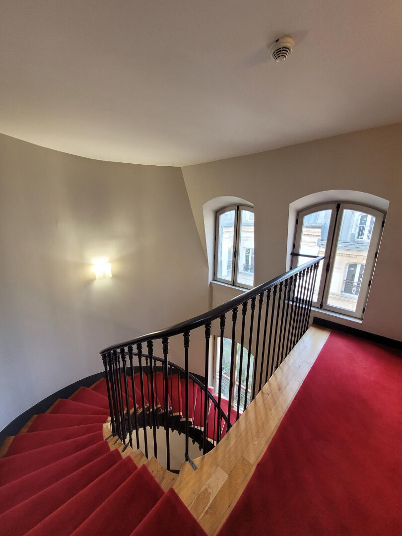Appartement a louer paris-9e-arrondissement - 3 pièce(s) - 101.15 m2 - Surfyn
