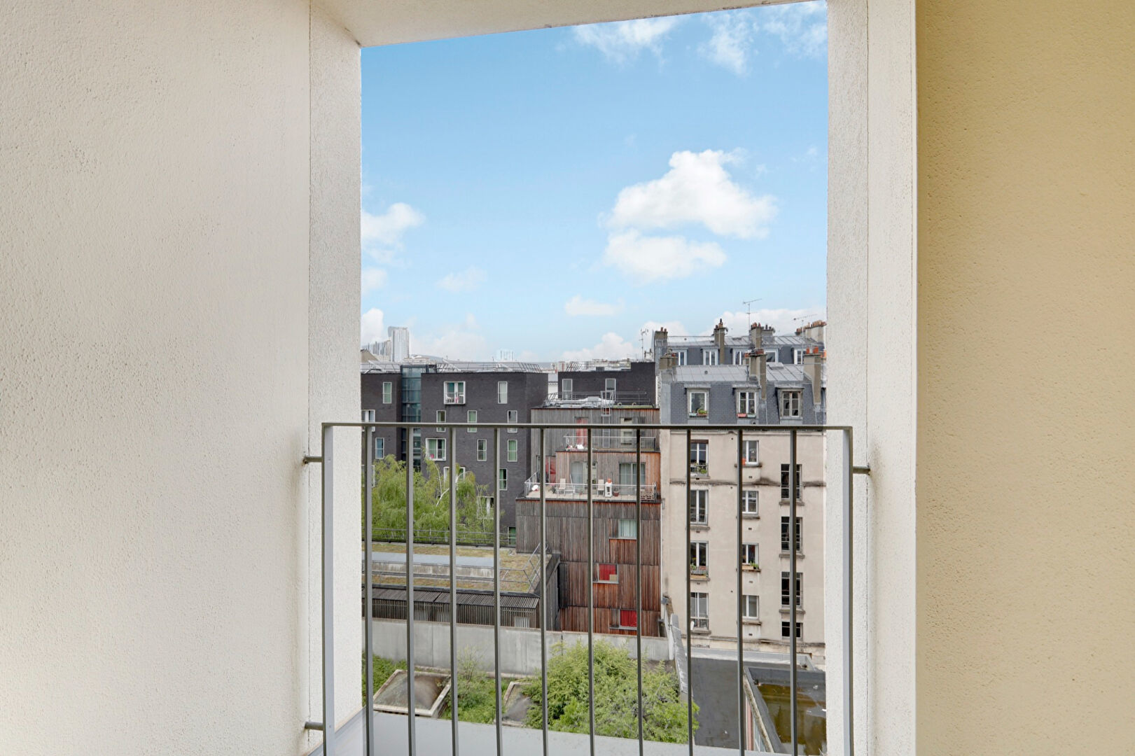 Appartement a louer paris-18e-arrondissement - 5 pièce(s) - 96 m2 - Surfyn