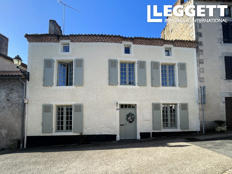 Maison 6 pièces 135 m² Lussac-les-Châteaux