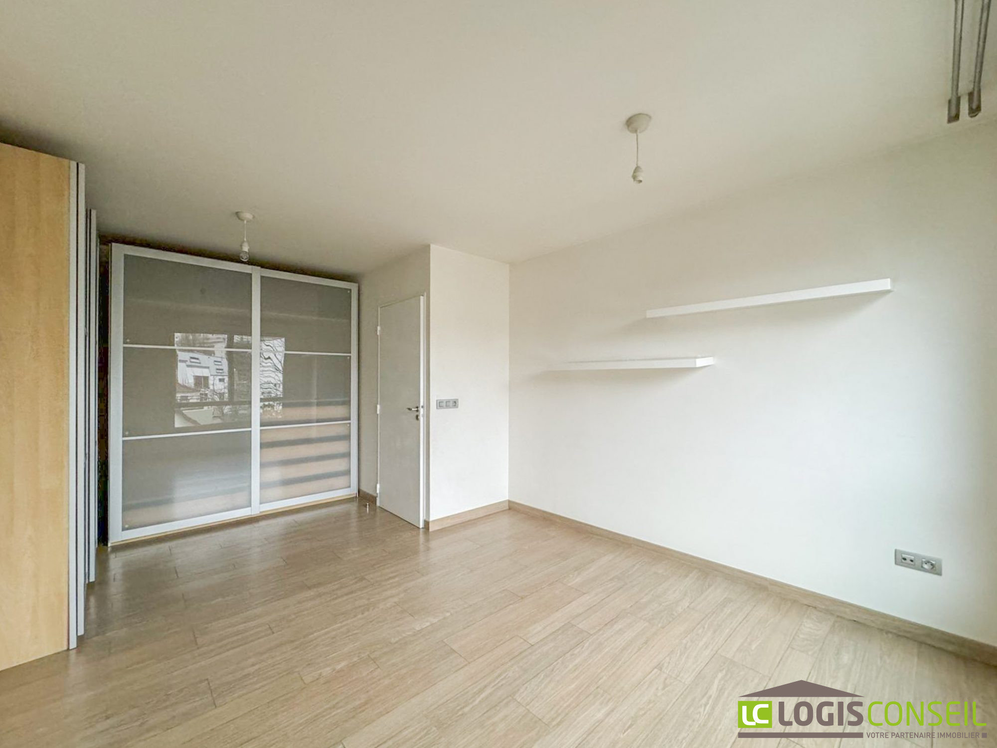 Appartement a louer  - 4 pièce(s) - 107 m2 - Surfyn