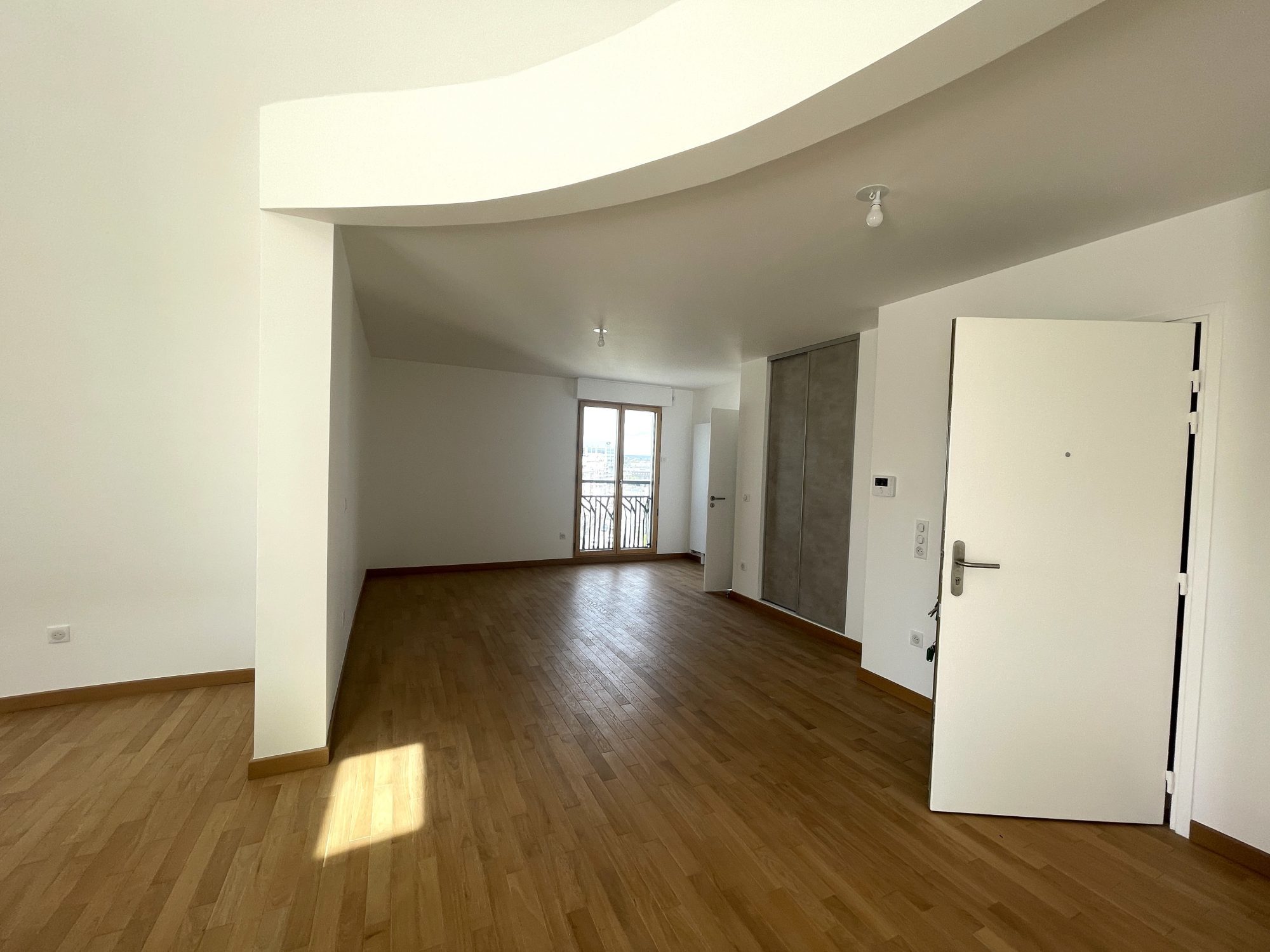 Appartement a louer  - 3 pièce(s) - 92 m2 - Surfyn