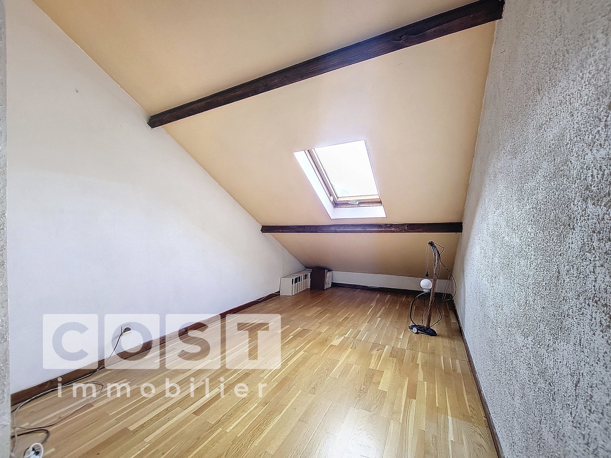 Maison a vendre  - 5 pièce(s) - 142 m2 - Surfyn