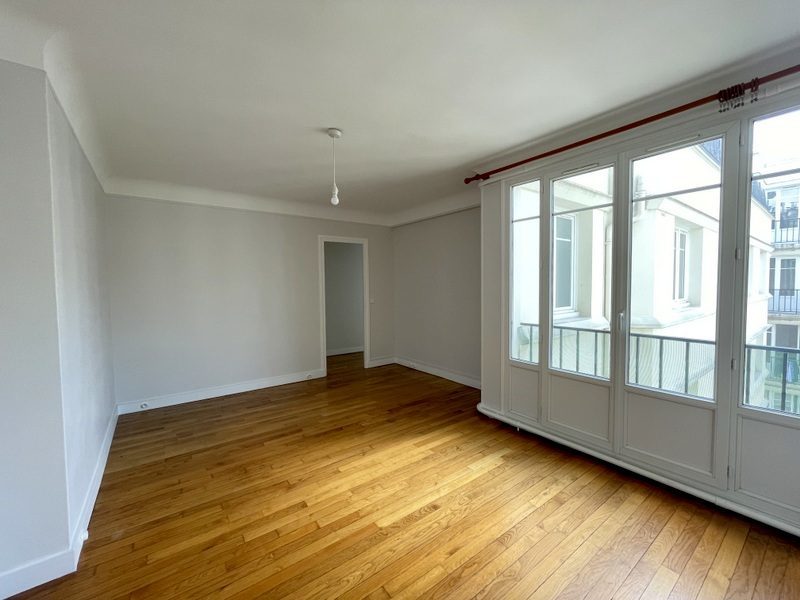 Appartement a louer paris-18e-arrondissement - 3 pièce(s) - 65 m2 - Surfyn
