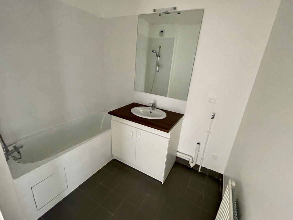Appartement a louer  - 3 pièce(s) - 67.05 m2 - Surfyn