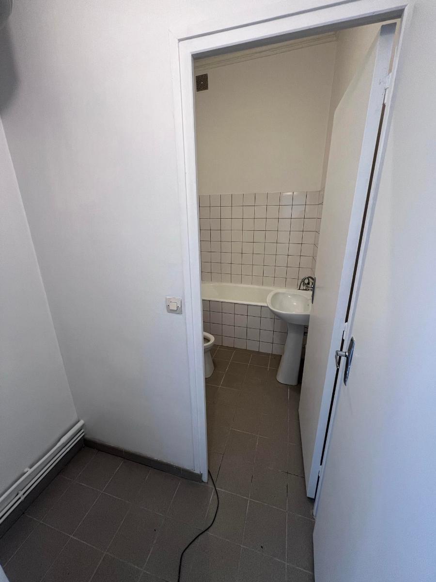 Appartement a louer  - 1 pièce(s) - 33.17 m2 - Surfyn