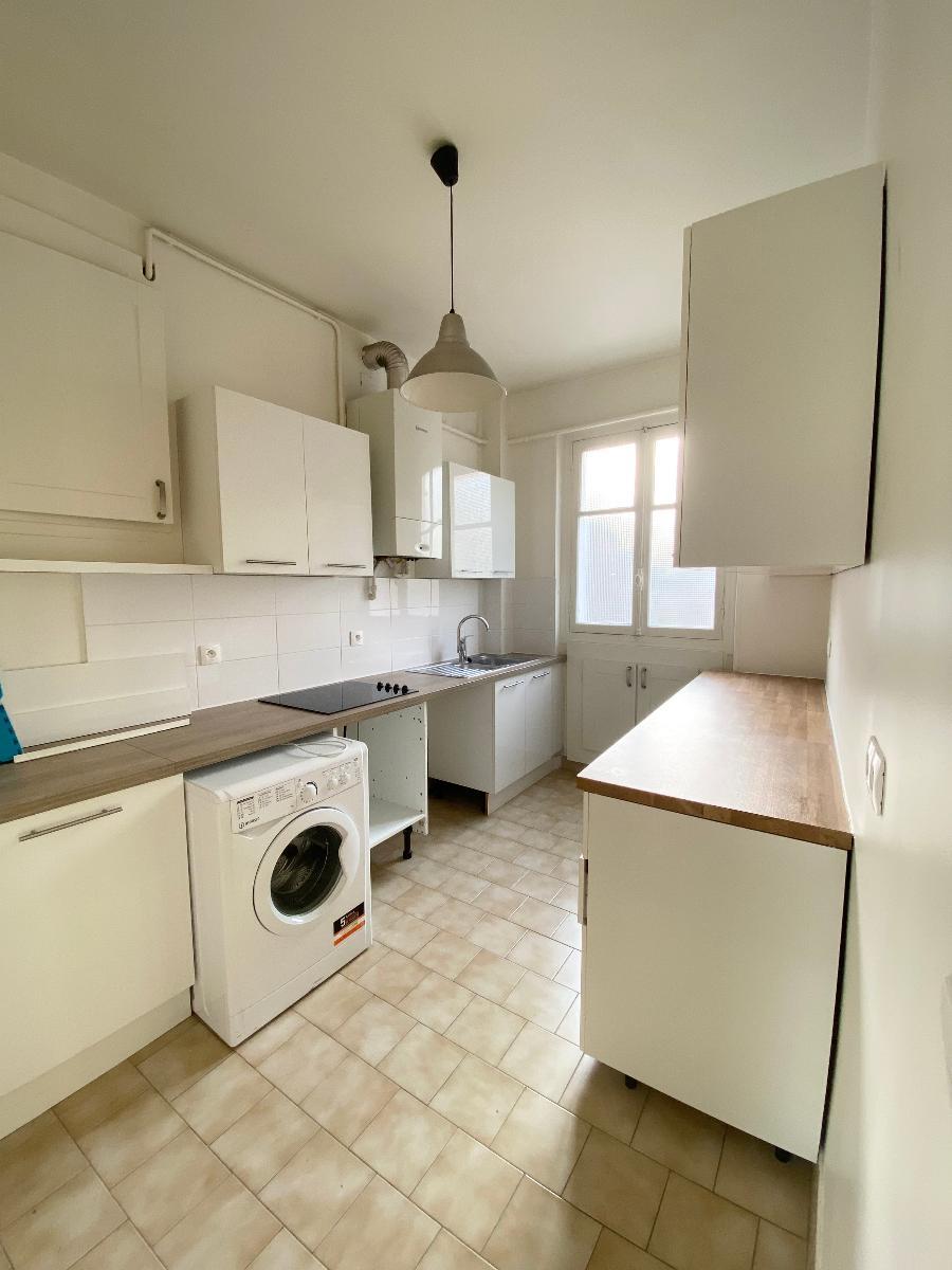Appartement a louer  - 4 pièce(s) - 104.1 m2 - Surfyn